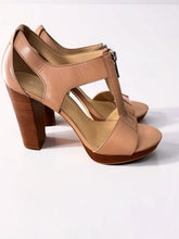 Michael Kors - Size 9