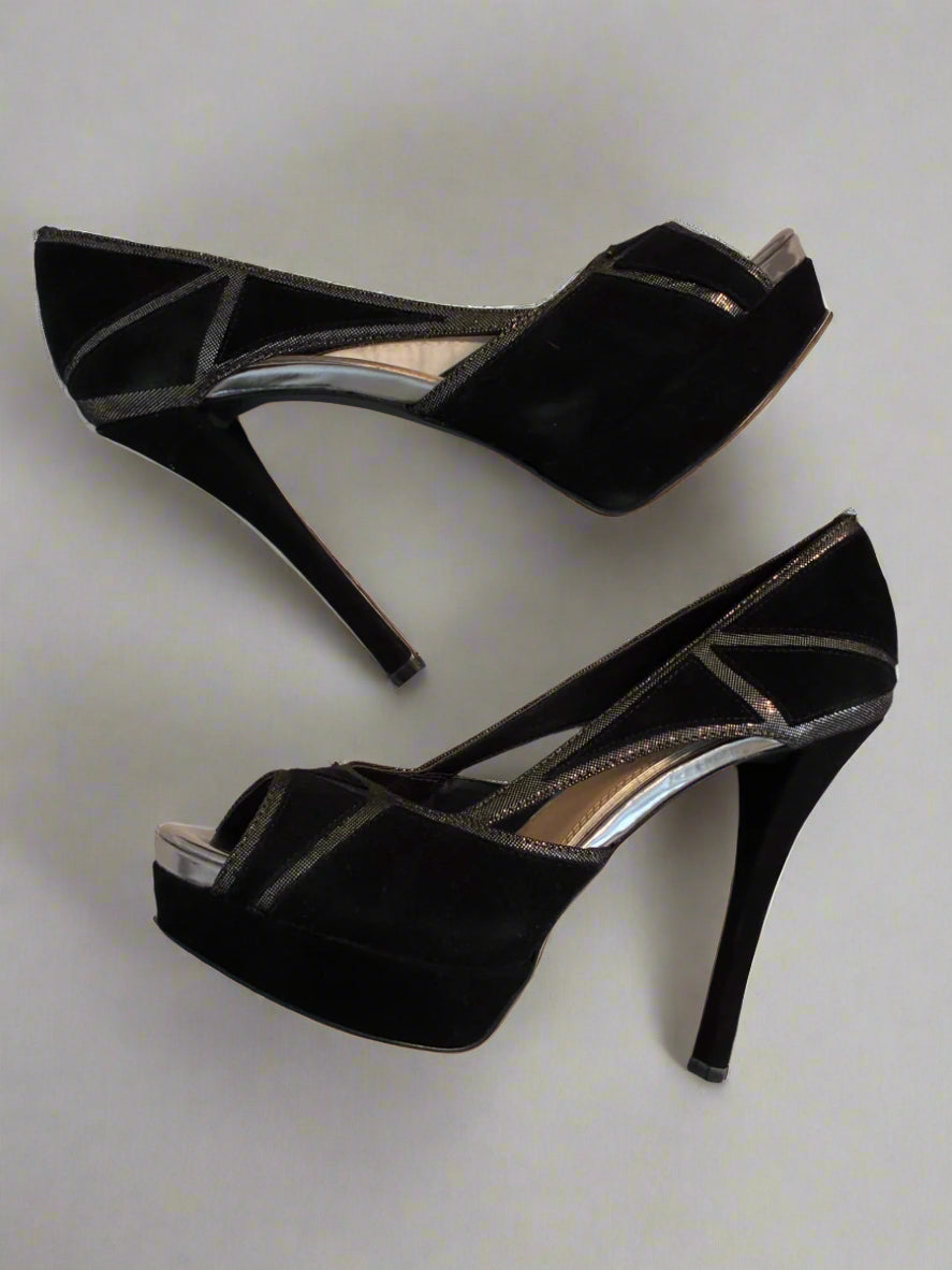 Jessica Simpson - Size 6.5