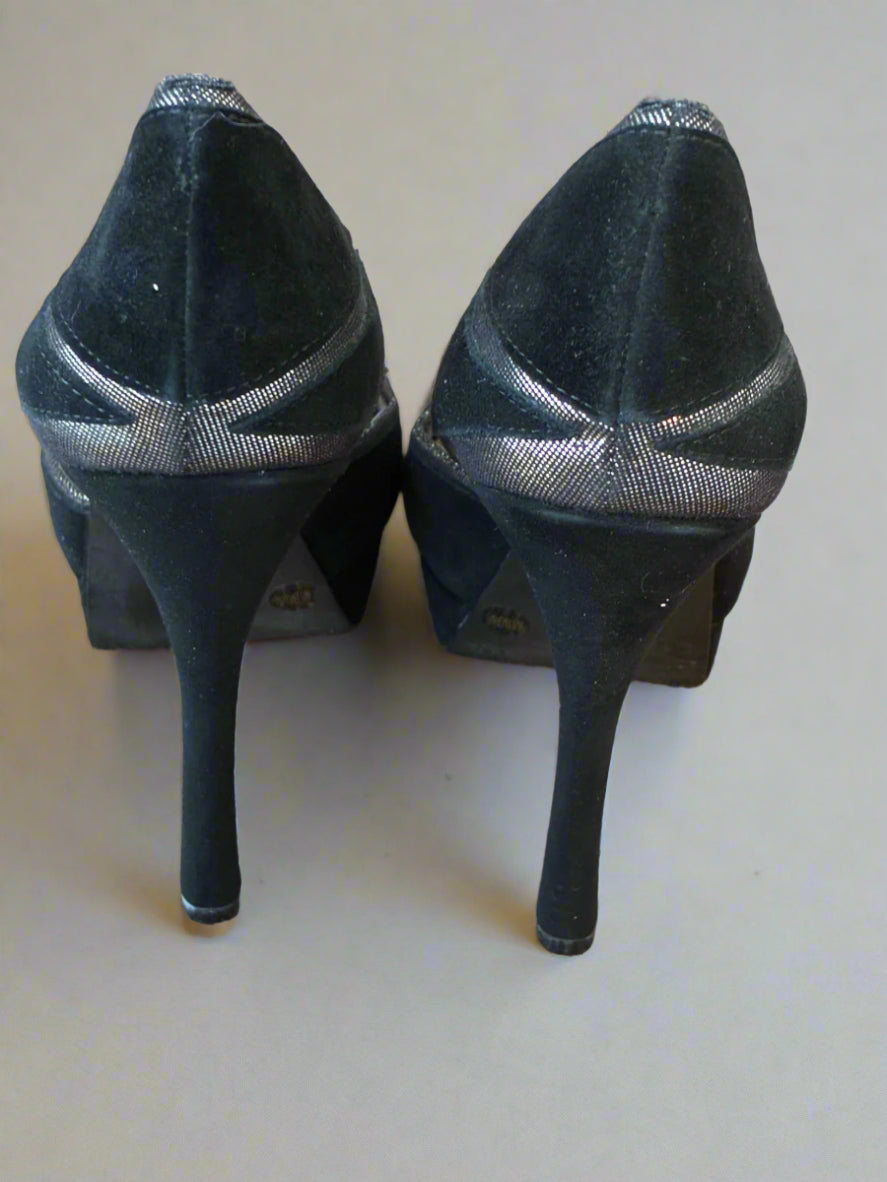 Jessica Simpson - Size 6.5