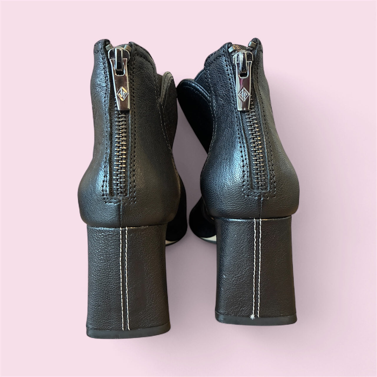 Donald Pliner - Size 7