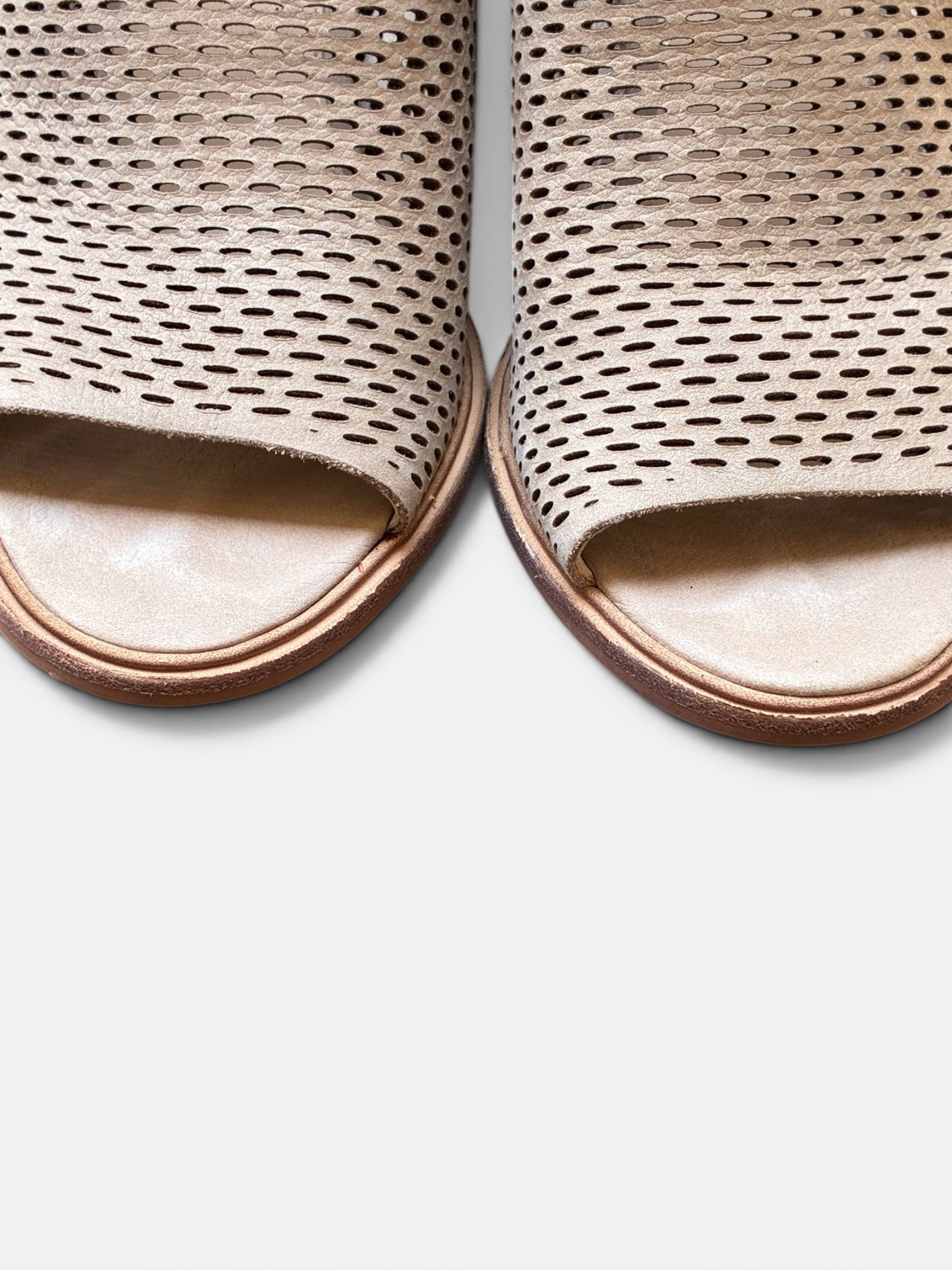 Vince Camuto - Size 9