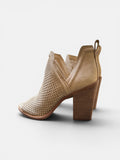 Vince Camuto - Size 9