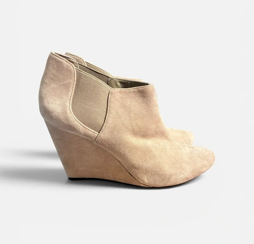 Vince Camuto - Size 8